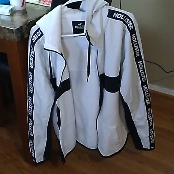 Hollister California - Picture 4 of 4